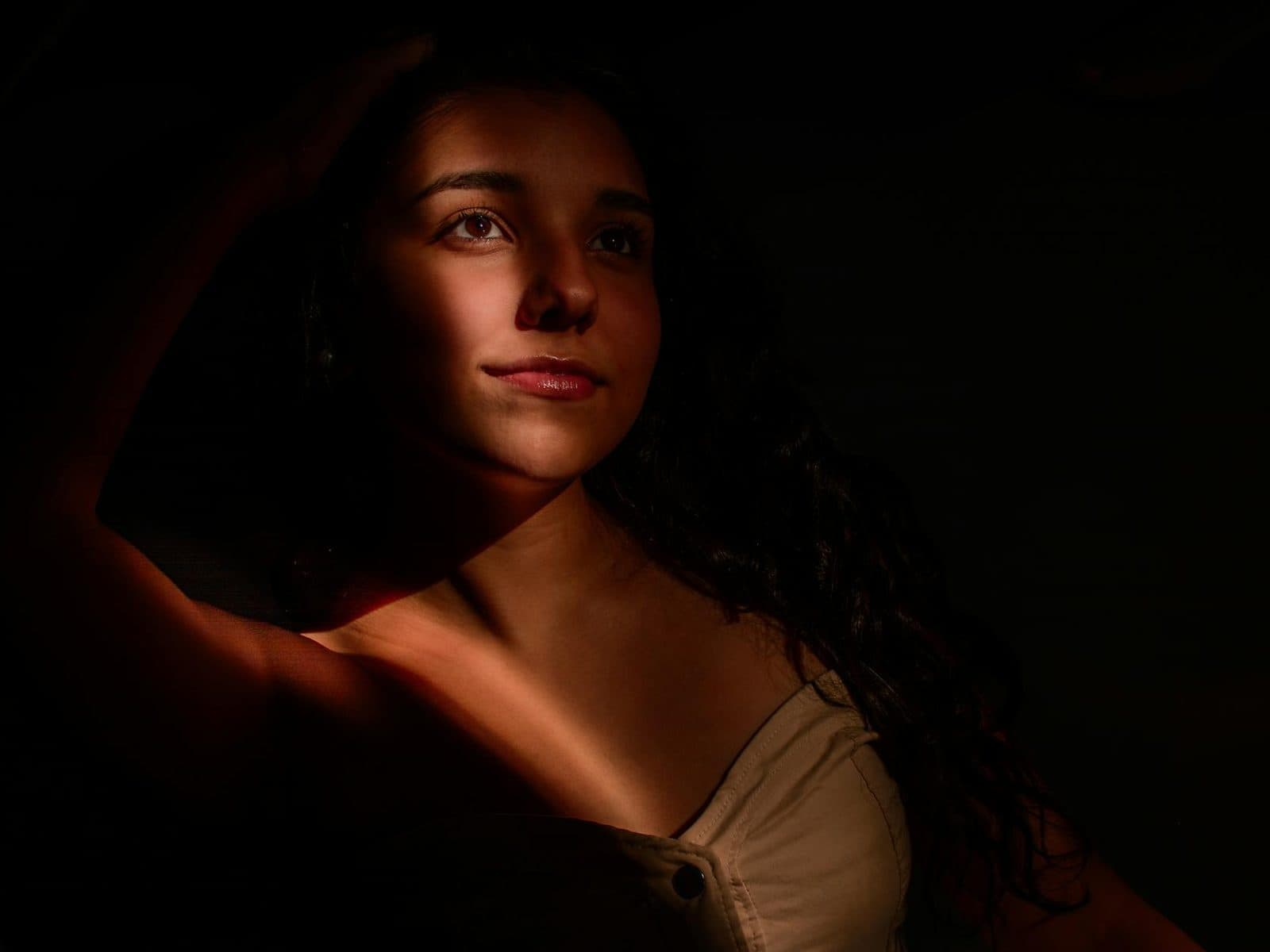 لقطة قريبة لابتسامة وانطباع أول